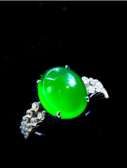 Imperial Green Natural Chalcedony Oval Ring with Sparking 5A Zirconia